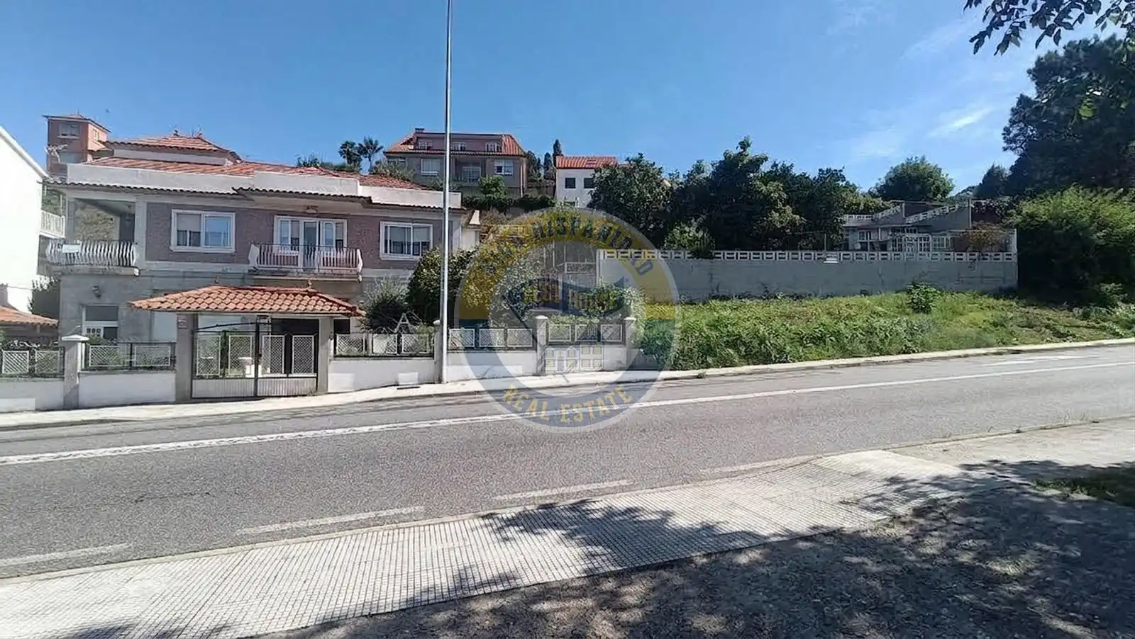 Vista exterior de Casa o xalet en venda en Vigo  amb Calefacció, Traster i Moblat