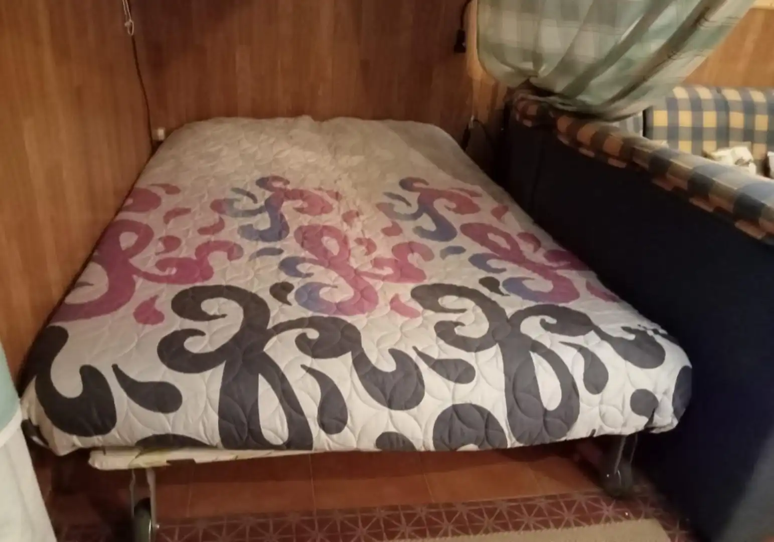Bedroom of Commercial properties for sale in  Logroño  with Furnished
