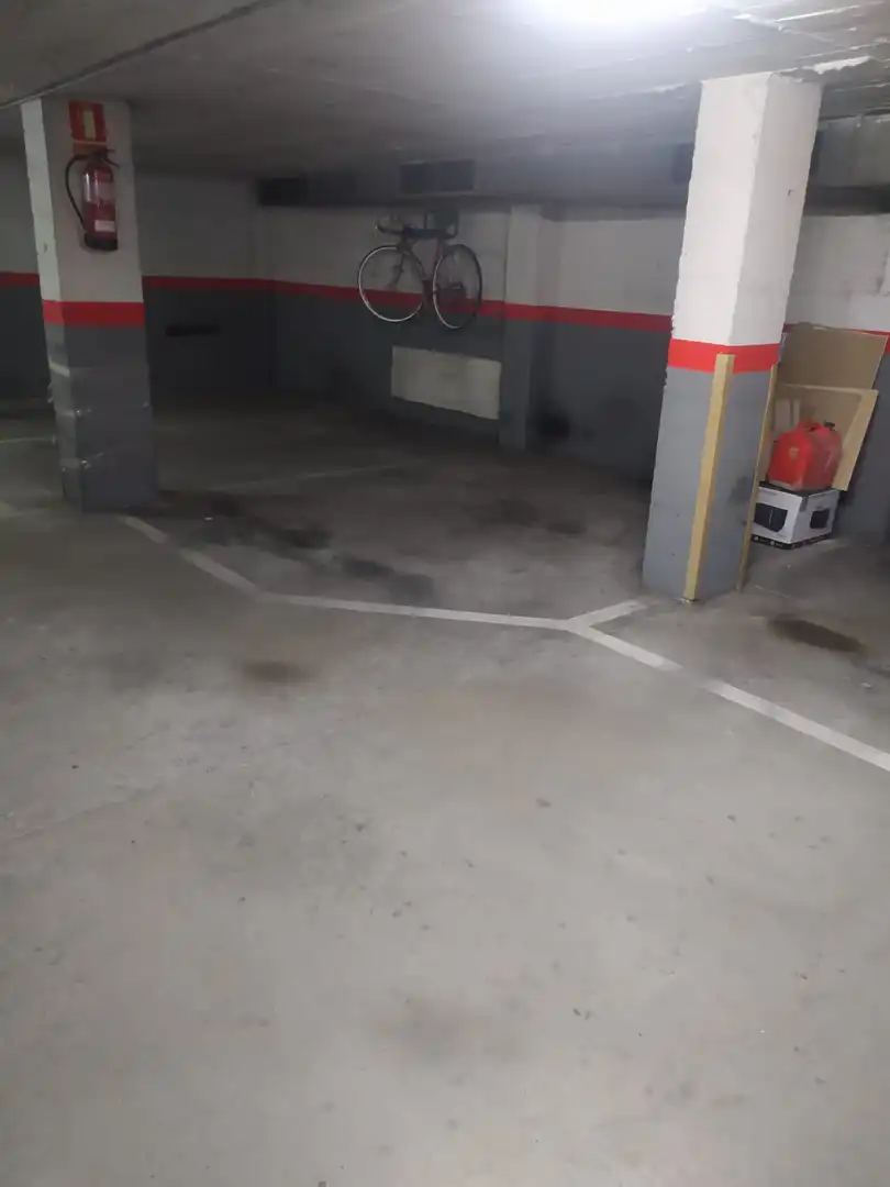 Parkplatz von Garage zum Verkauf in Canovelles