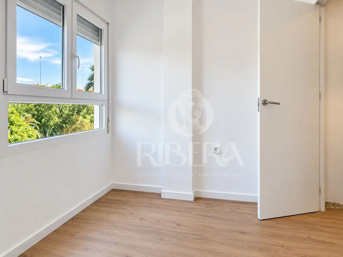 Bedroom of Flat for rent in Valencia  with Air Conditioner, Terrace and Pets allowed