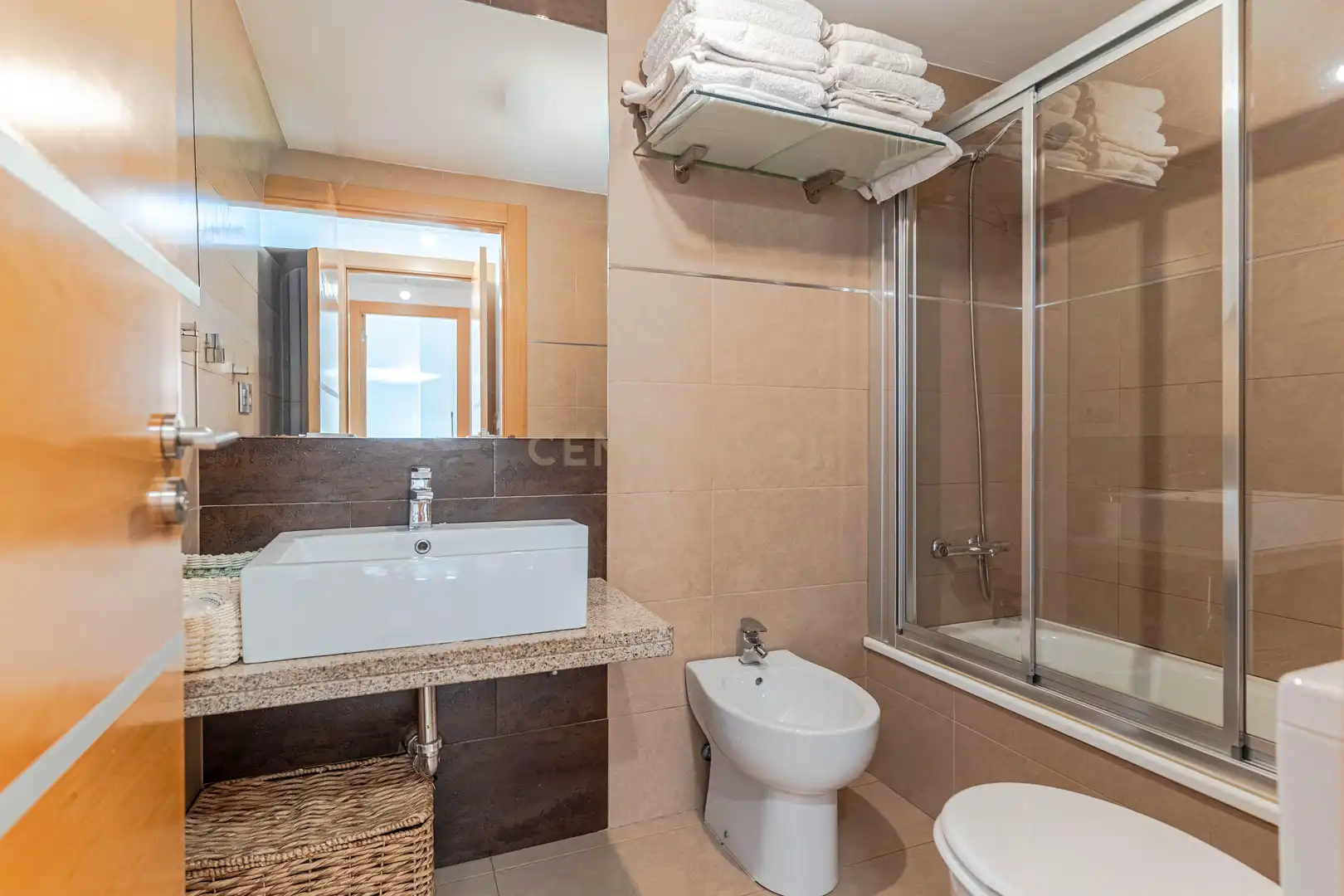 Bany de Apartament en venda en Granada amb Aire condicionat, Traster i Piscina