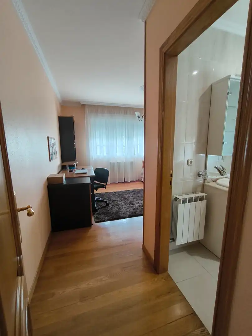 Habitación de Casa o chalet en venta en Vilagarcía de Arousa con Calefacción, Jardín privado y Parquet