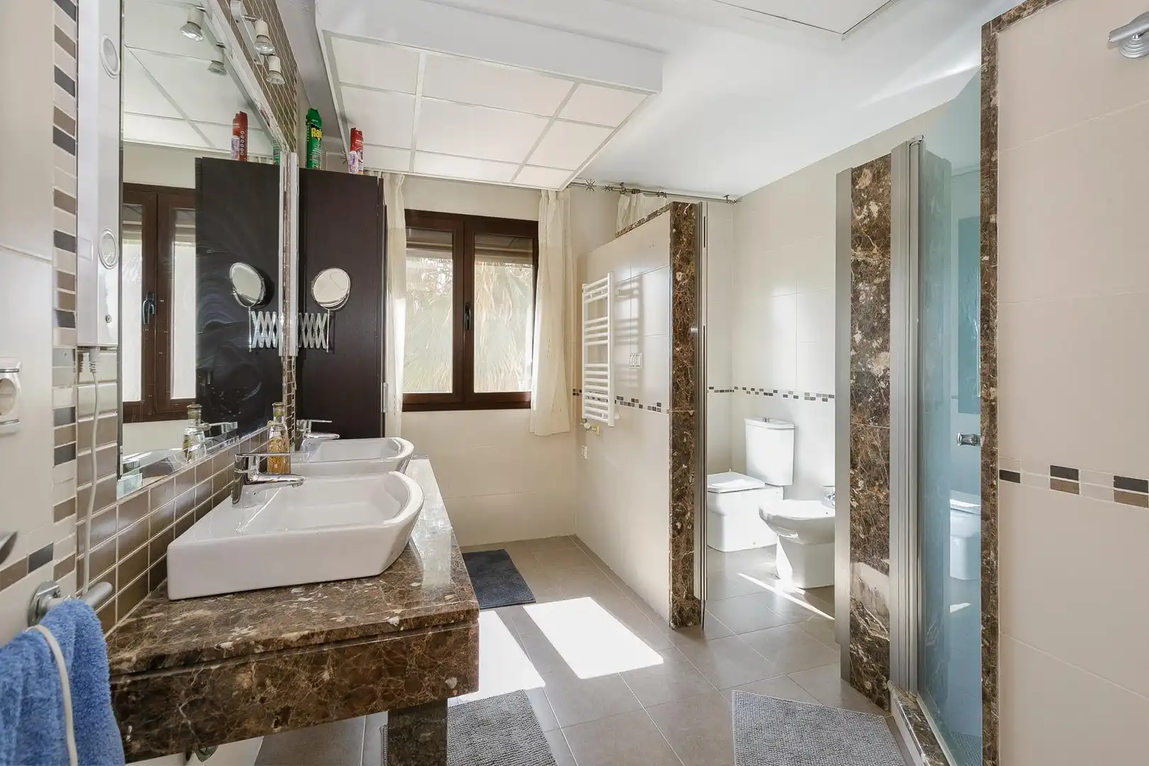 Baño de Casa o chalet en venta en Las Gabias con Aire acondicionado, Calefacción y Jardín privado