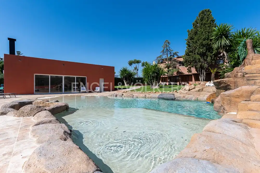 Piscina de Casa o xalet en venda en Paterna amb Aire condicionat, Calefacció i Jardí privat