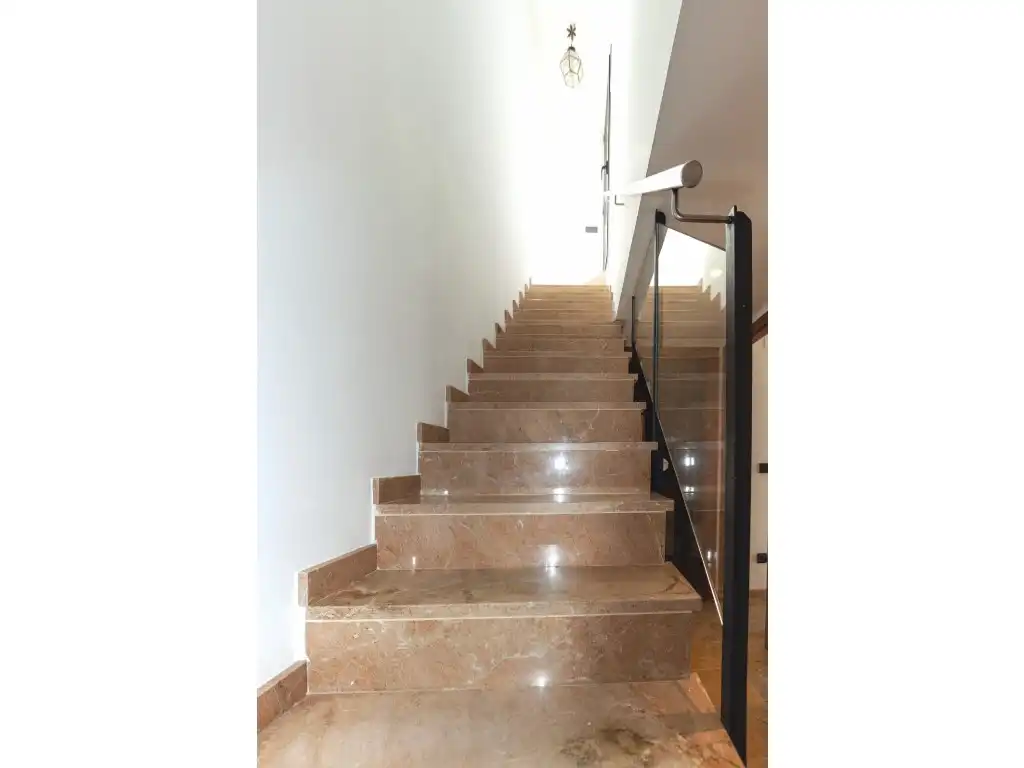 Attic for sale in Roses  with Air Conditioner, Heating and Furnished