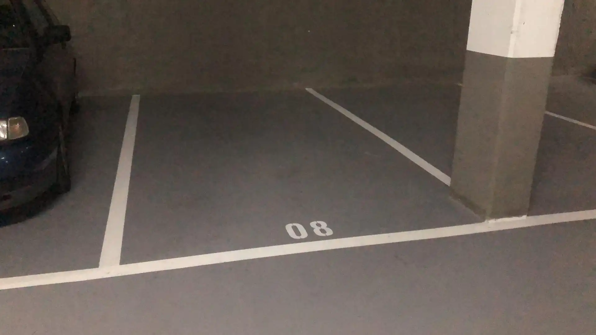 Parking de Piso en venta en L'Hospitalet de Llobregat con Aire acondicionado, Calefacción y Jardín privado