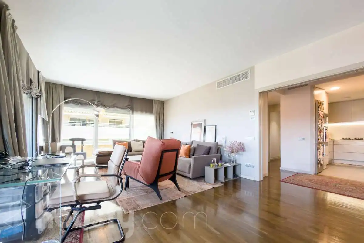 Sala de estar de Piso en venta en Barcelona con Aire acondicionado, Calefacción y Jardín privado