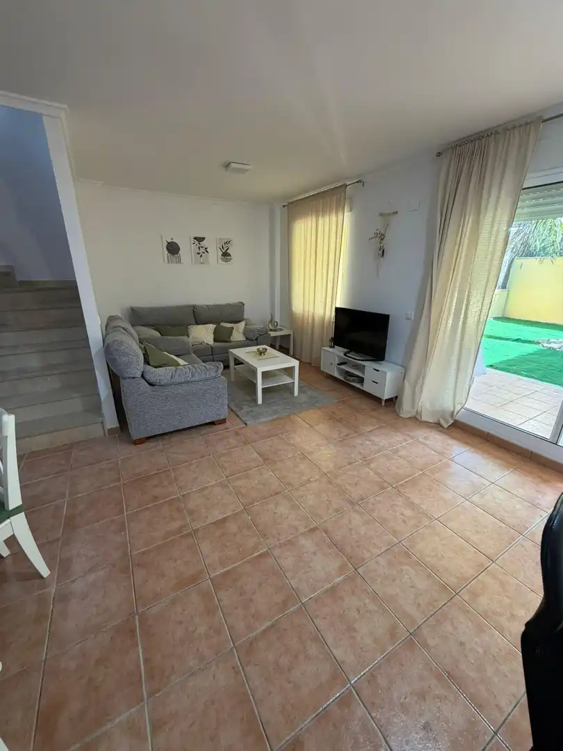 Sala de estar de Casa adosada de alquiler en Alzira con Aire acondicionado, Jardín privado y Terraza