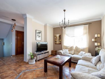 Casa bifamiliare con piscina in vendita a Calle Cisne 20