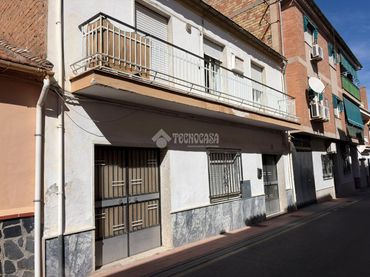 Casa amb balcó en venda a San Antón