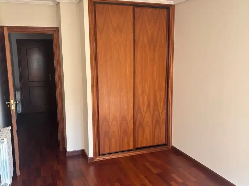 Dormitori de Pis de lloguer en Ponferrada amb Calefacció, Parquet i Traster