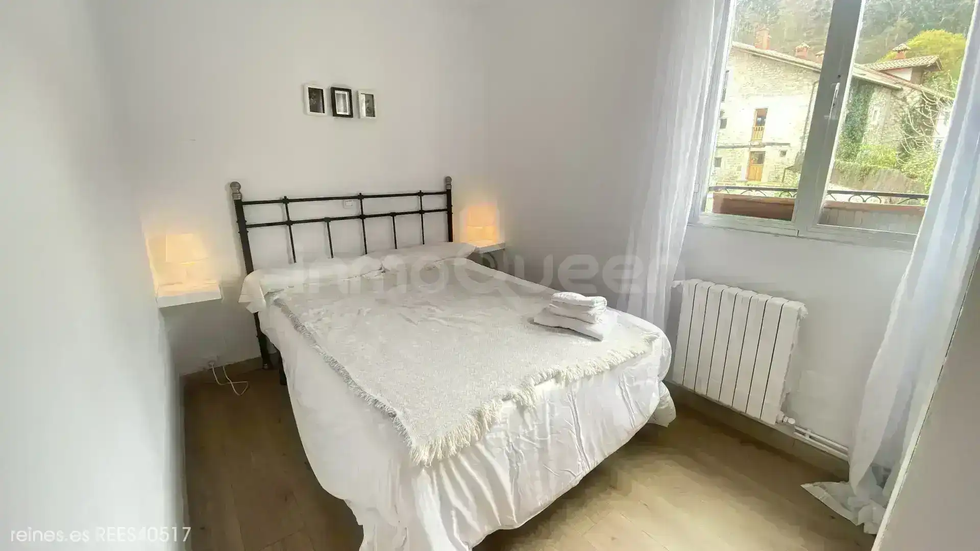 Dormitori de Casa o xalet en venda en Val de San Vicente  amb Calefacció, Terrassa i Moblat