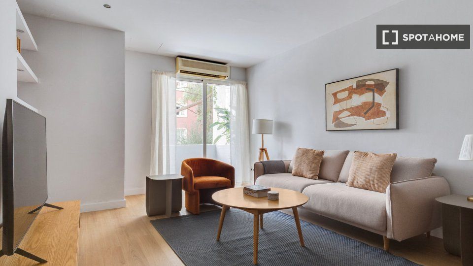 Sala de estar de Piso de alquiler en  Barcelona Capital con Aire acondicionado, Calefacción y Amueblado