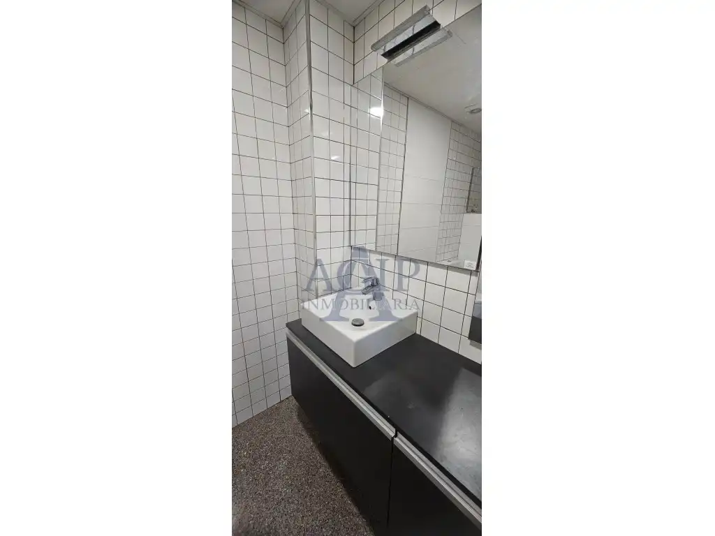 Badezimmer von Fabrikhallen zur Miete in Badalona