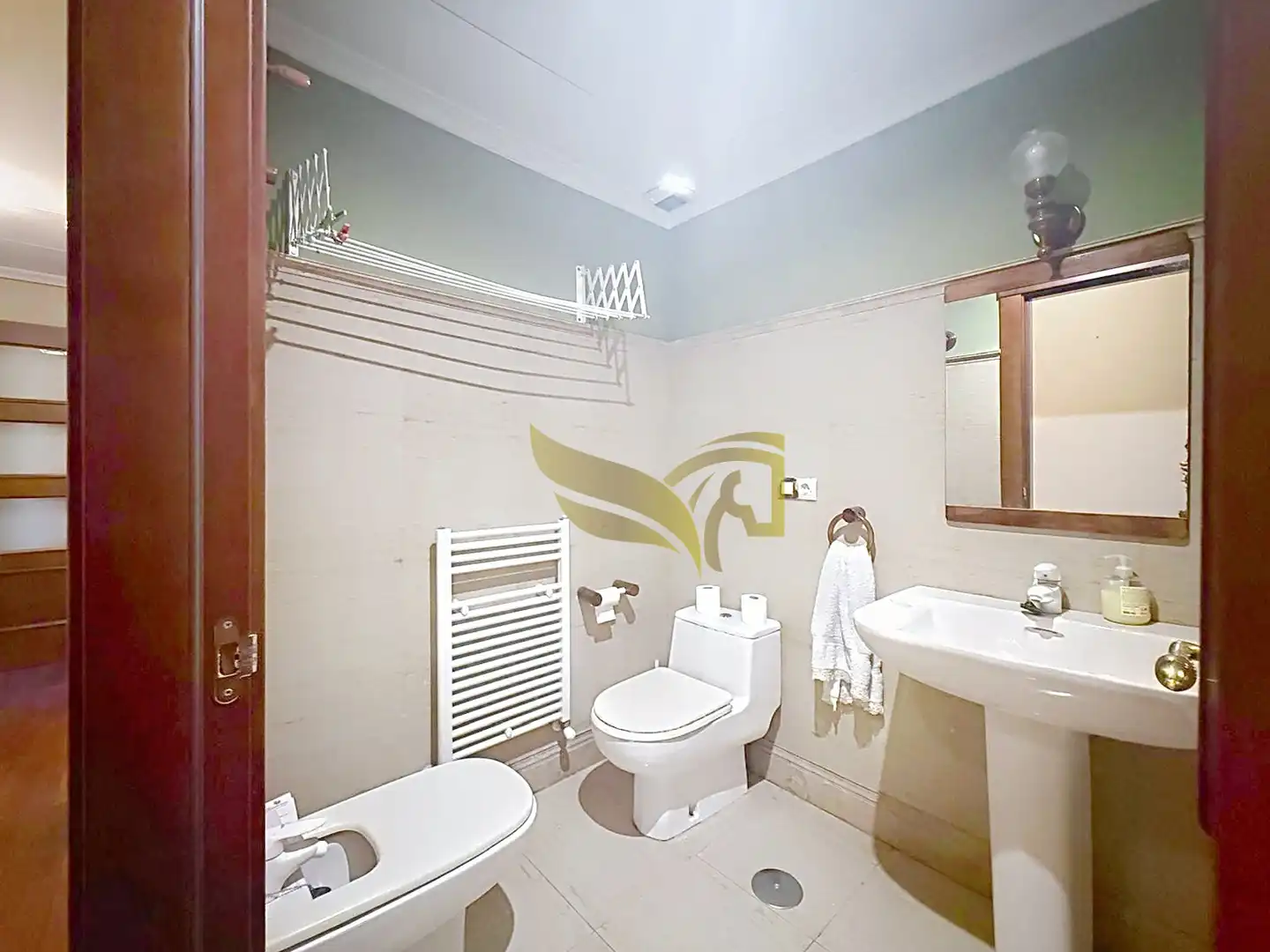 Badezimmer von Wohnung zum Verkauf in Sevilla mit Klimaanlage und Heizung