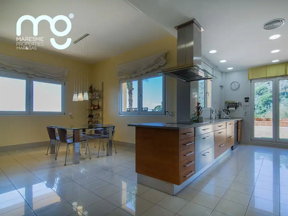Cocina de Casa o chalet en venta en Tiana con Aire acondicionado, Calefacción y Jardín privado