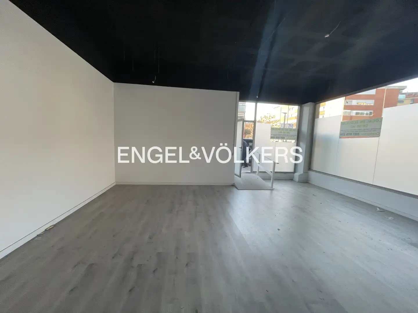 Local en venta en Sant Joan Despí con Parquet