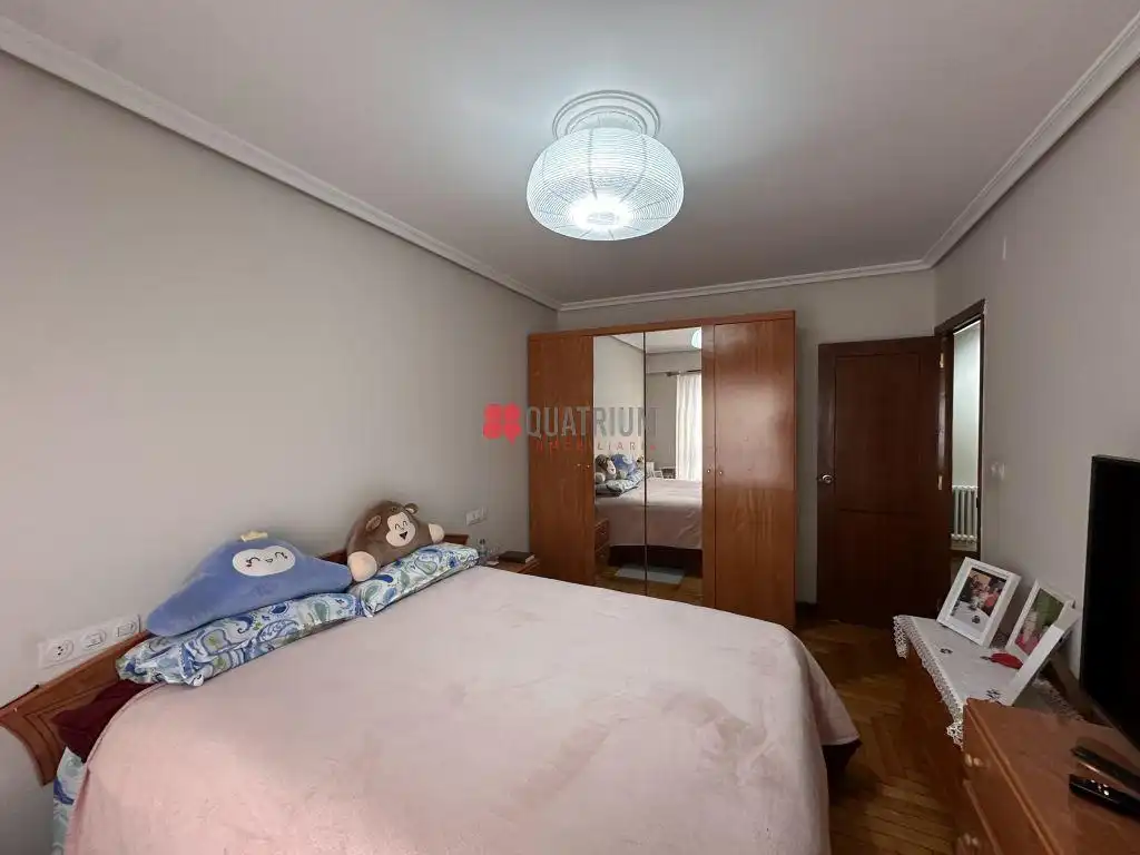 Habitación de Piso en venta en Ourense Capital  con Calefacción, Trastero y Balcón