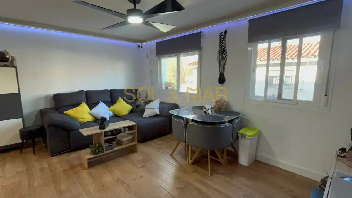 Sala de estar de Piso en venta en Torremolinos con Aire acondicionado, Calefacción y Amueblado