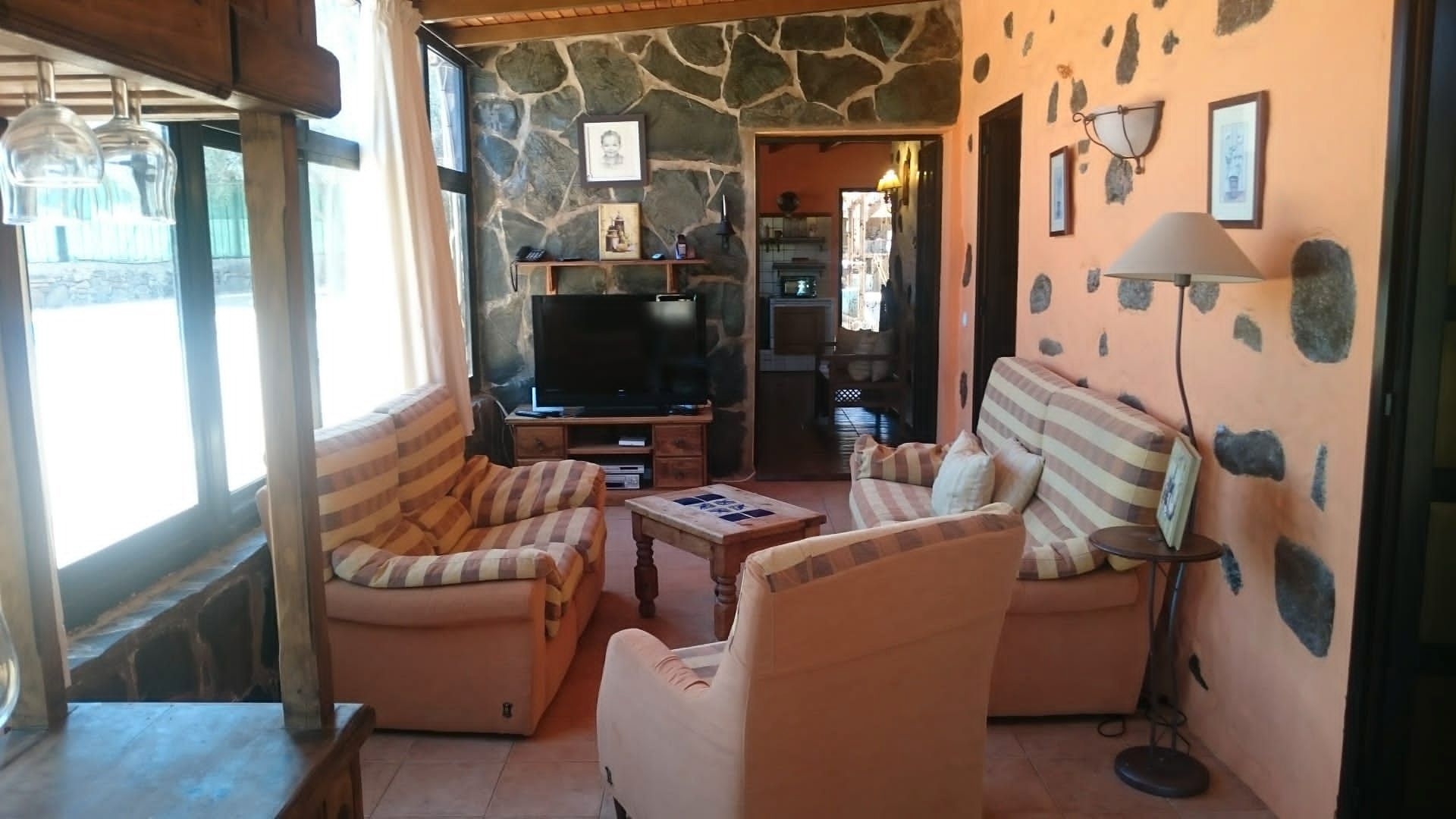 Sala d'estar de Casa o xalet en venda en San Bartolomé de Tirajana amb Jardí privat, Terrassa i Piscina
