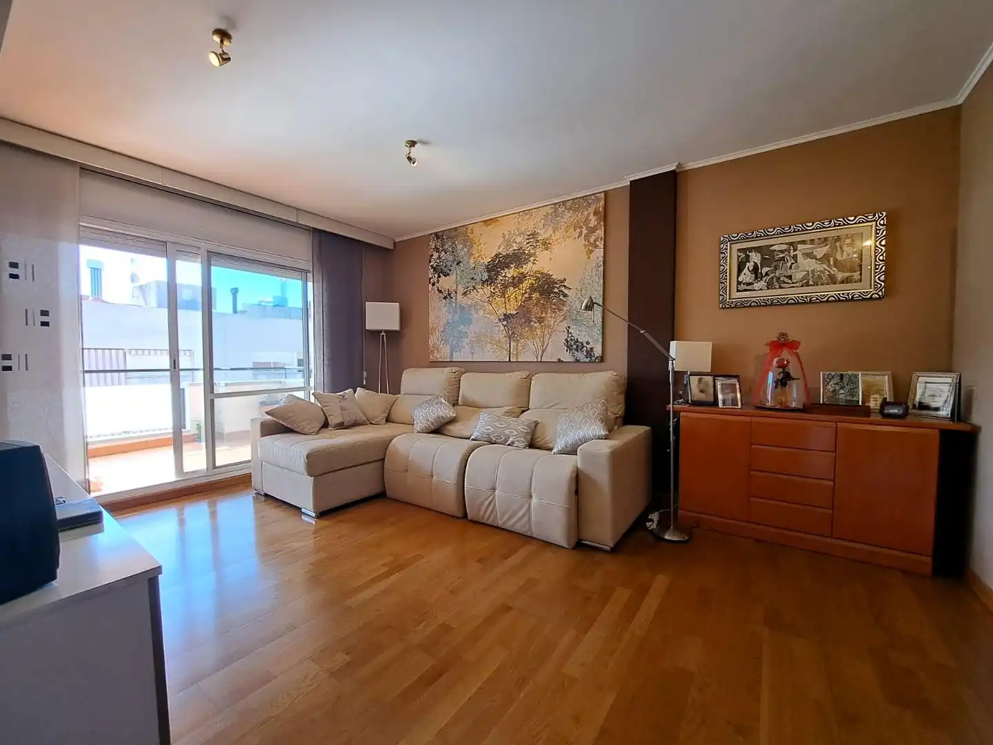 Sala de estar de Dúplex en venta en Olesa de Montserrat con Aire acondicionado, Calefacción y Jardín privado
