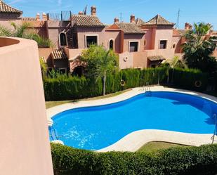 Jardí de Casa adosada de lloguer en Estepona amb Aire condicionat, Terrassa i Balcó