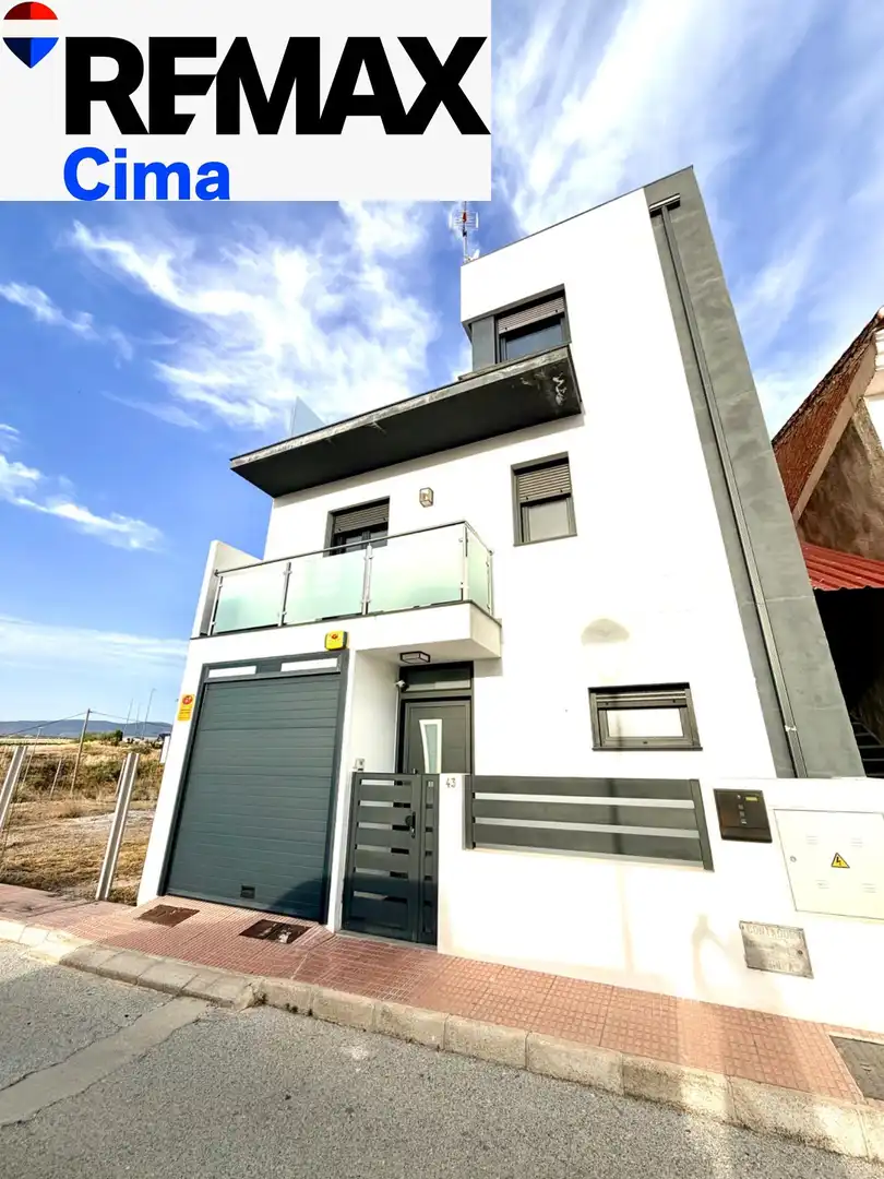 Vista exterior de Casa o chalet en venta en Cúllar con Calefacción, Terraza y Trastero