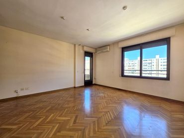 Àtic amb balcó en venda a Avenida HERMANOS BOU 36