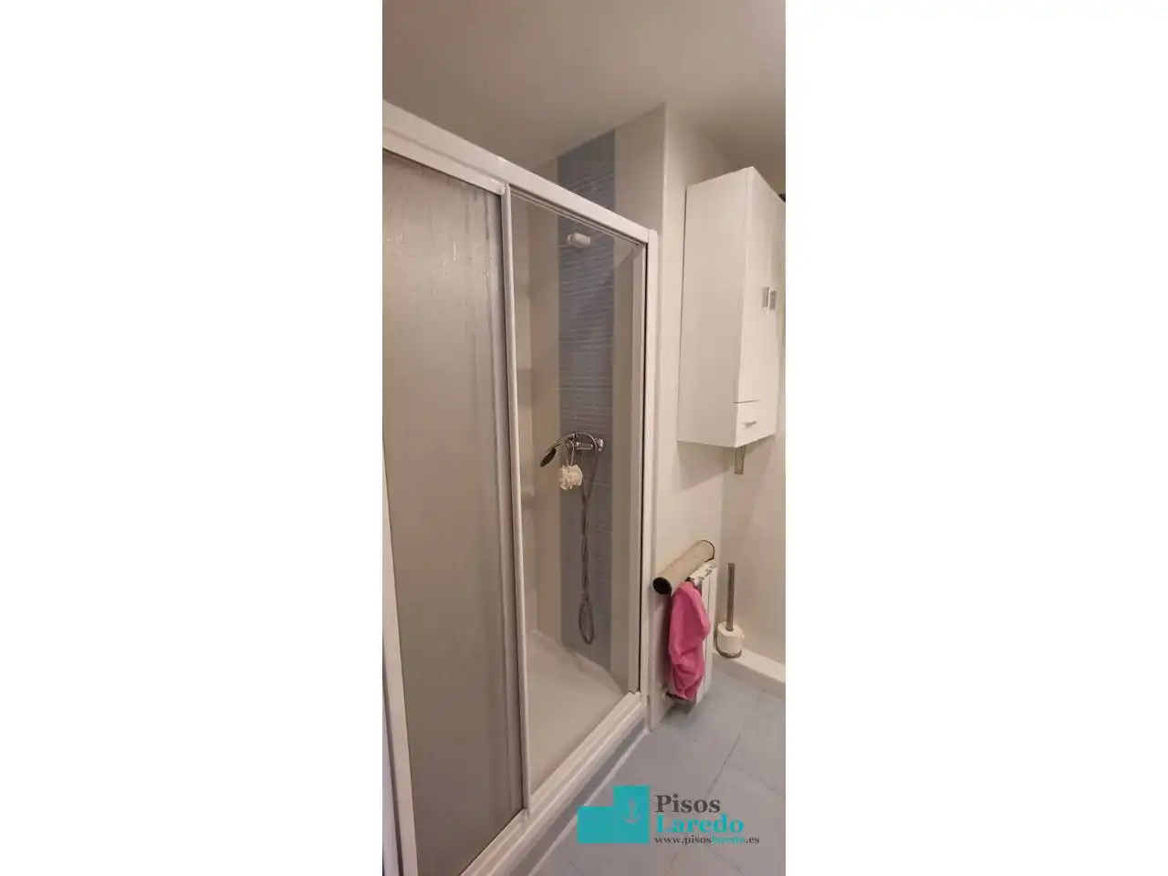 Baño de Piso de alquiler en Laredo con Calefacción, Terraza y Amueblado