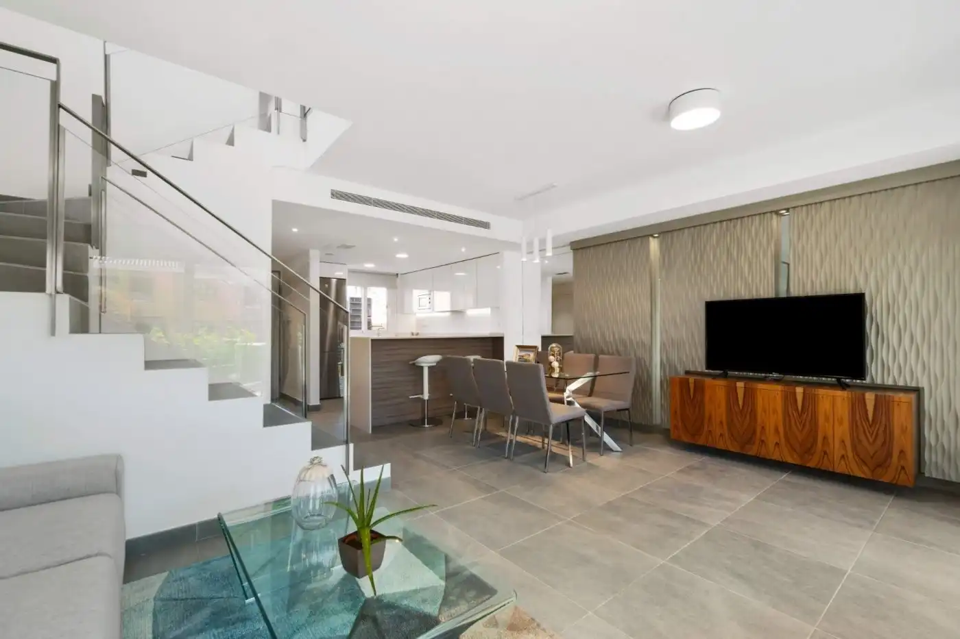 Sala d'estar de Pis en venda en Elche / Elx amb Aire condicionat, Jardí privat i Parquet