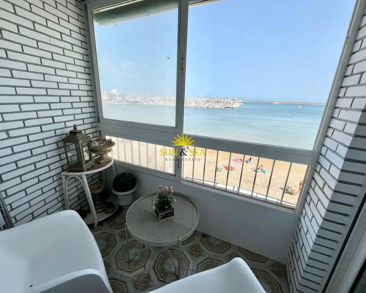 Dormitori de Apartament de lloguer en Torrevieja amb Calefacció, Moblat i Forn