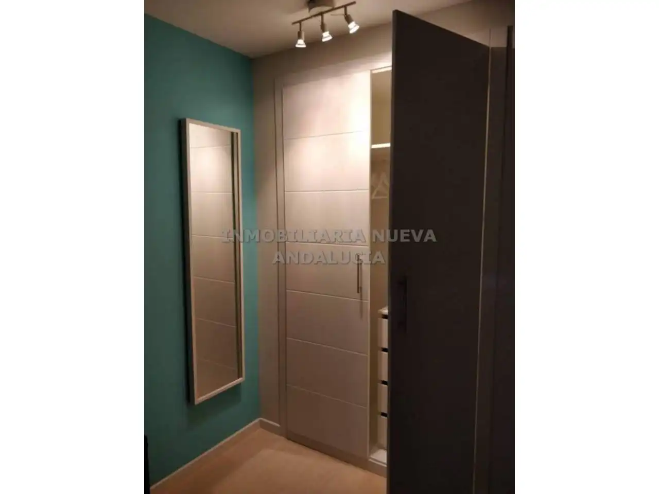 Habitación de Piso de alquiler en Almería con Aire acondicionado, Terraza y Amueblado