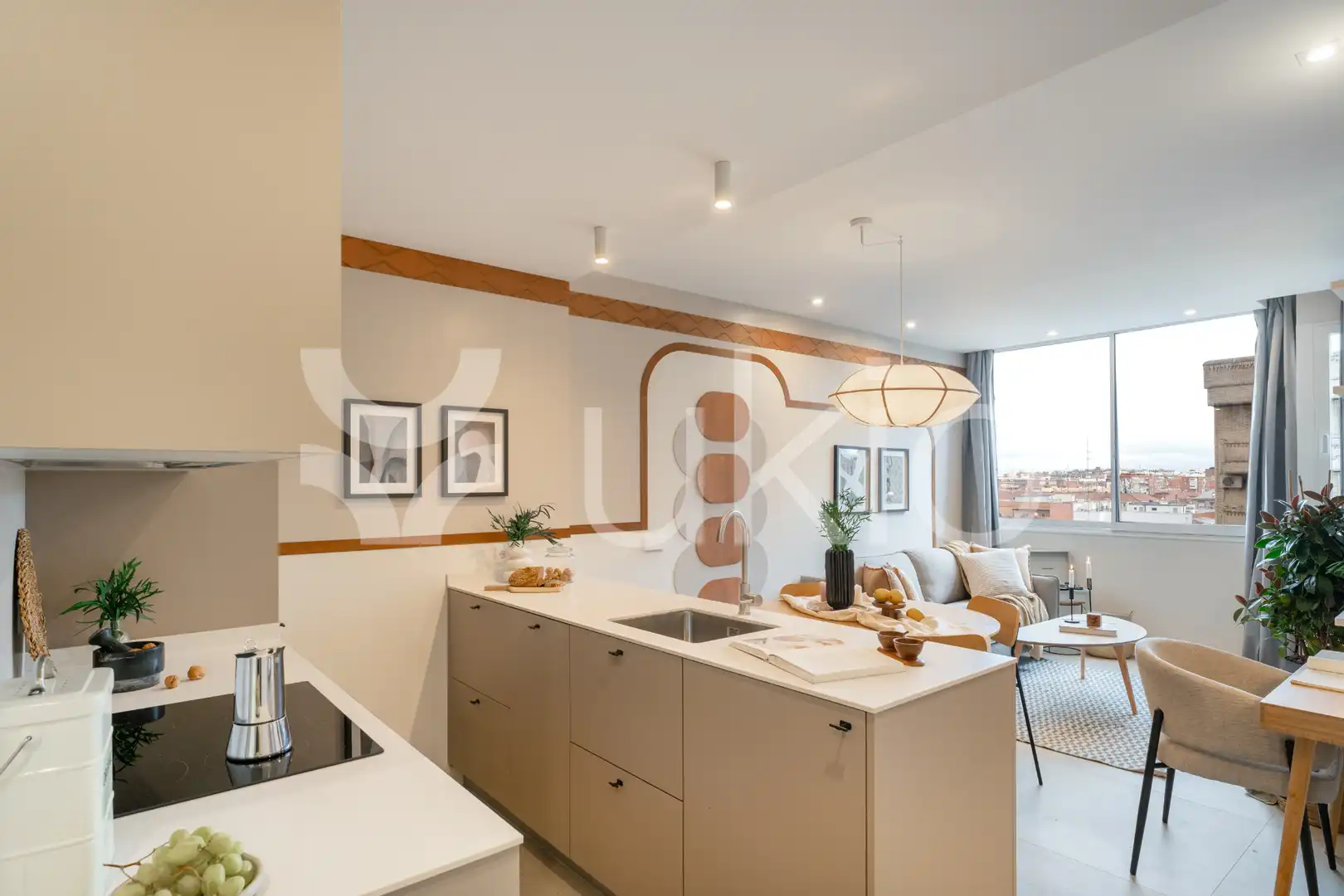 Cuina de Apartament de lloguer en Madrid amb Aire condicionat, Calefacció i Moblat