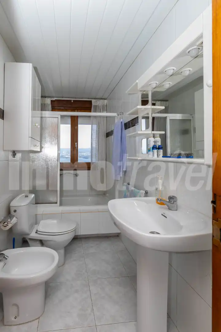 Baño de Casa o chalet en venta en Sanxenxo con Calefacción, Jardín privado y Terraza