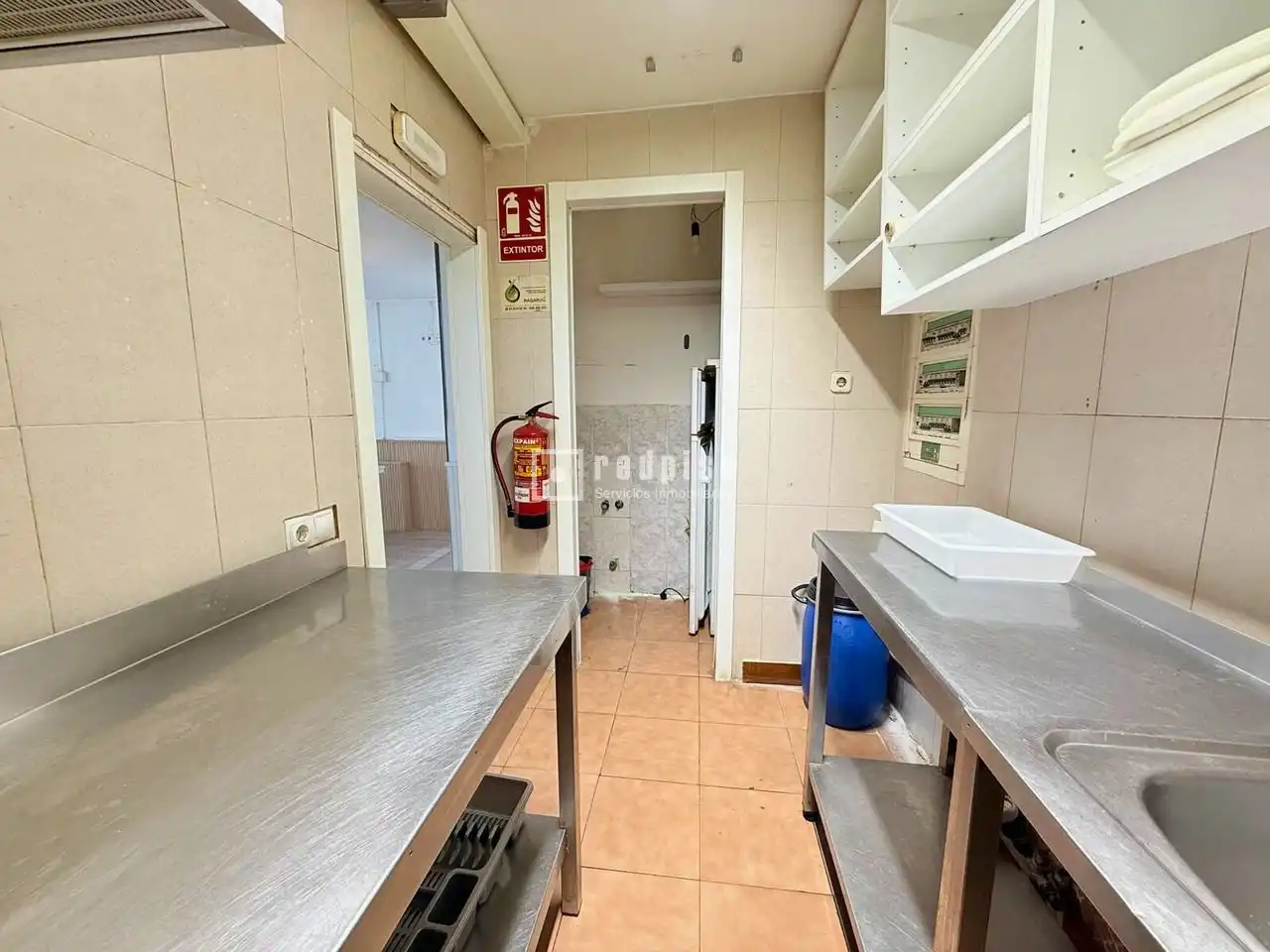 Cocina de Local en venta en Madrid
