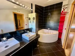 Bany de Casa o xalet en venda en Onzonilla amb Calefacció, Parquet i Terrassa