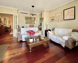 Living room of Flat for sale in  Madrid Capital  with Heating, Private garden and Storage room