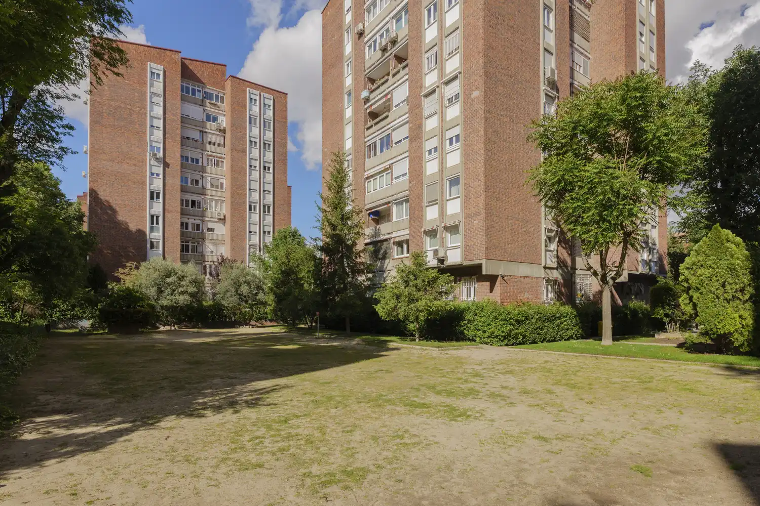 Vista exterior de Piso en venta en Madrid con Calefacción y Terraza