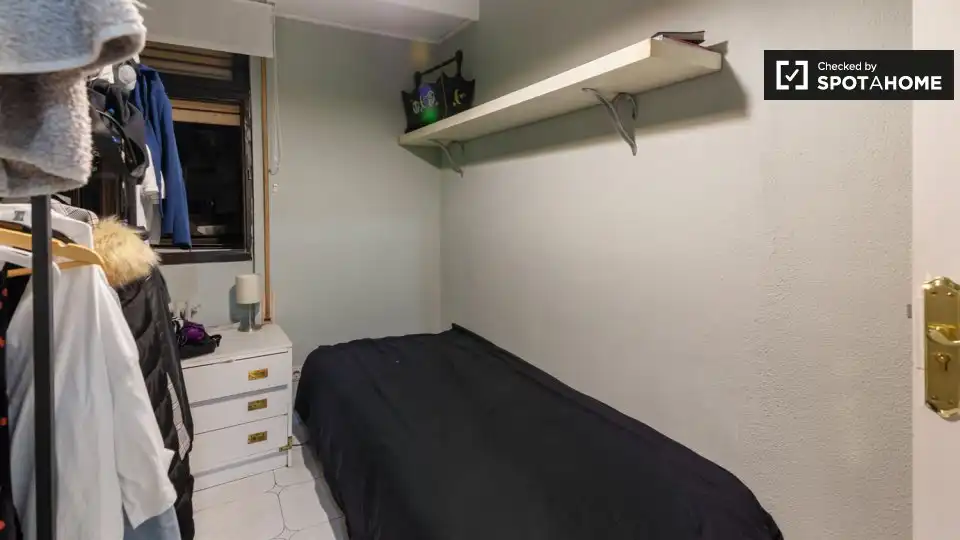 Bedroom of Flat for rent in Bilbao   with Air Conditioner, Heating and Furnished