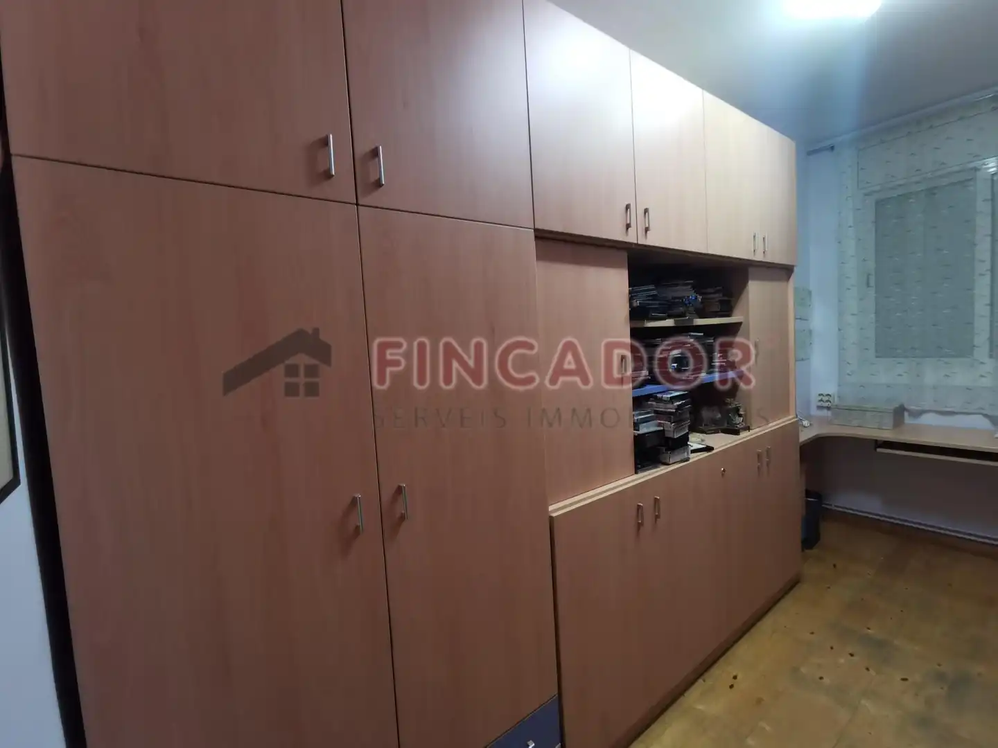 Habitación de Piso en venta en Cornellà de Llobregat con Calefacción, Parquet y Balcón