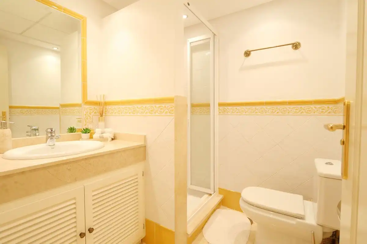Baño de Planta baja en venta en Marbella con Aire acondicionado, Terraza y Trastero