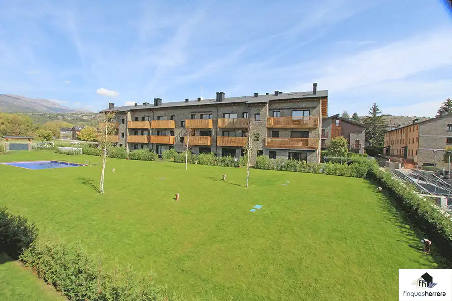 Appartement compact avec terrasse à vendre à Llívia, imagen 3