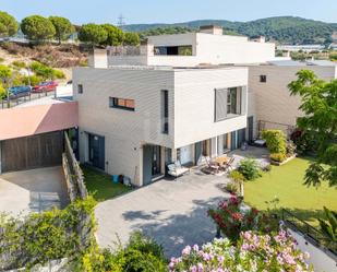 Vista exterior de Casa o xalet en venda en Mataró amb Aire condicionat, Calefacció i Terrassa
