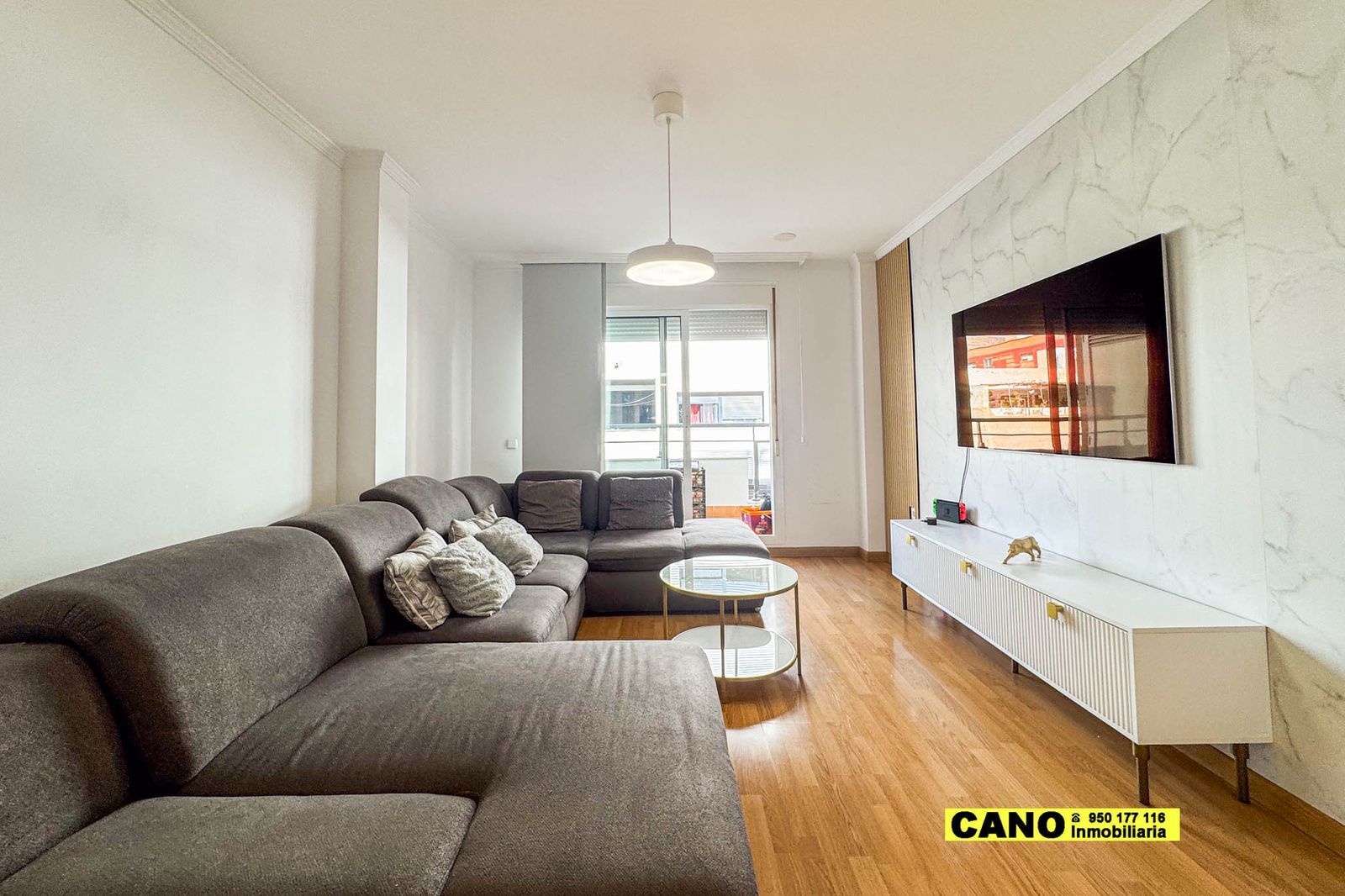 Sala d'estar de Pis en venda en Roquetas de Mar amb Terrassa