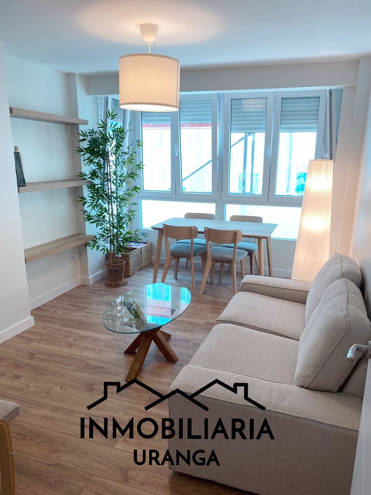 Sala d'estar de Pis en venda en Laredo amb Moblat
