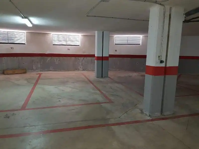 Parkplatz von Wohnungen zum Verkauf in Ladrillar mit Privatgarten, Abstellraum und Möbliert