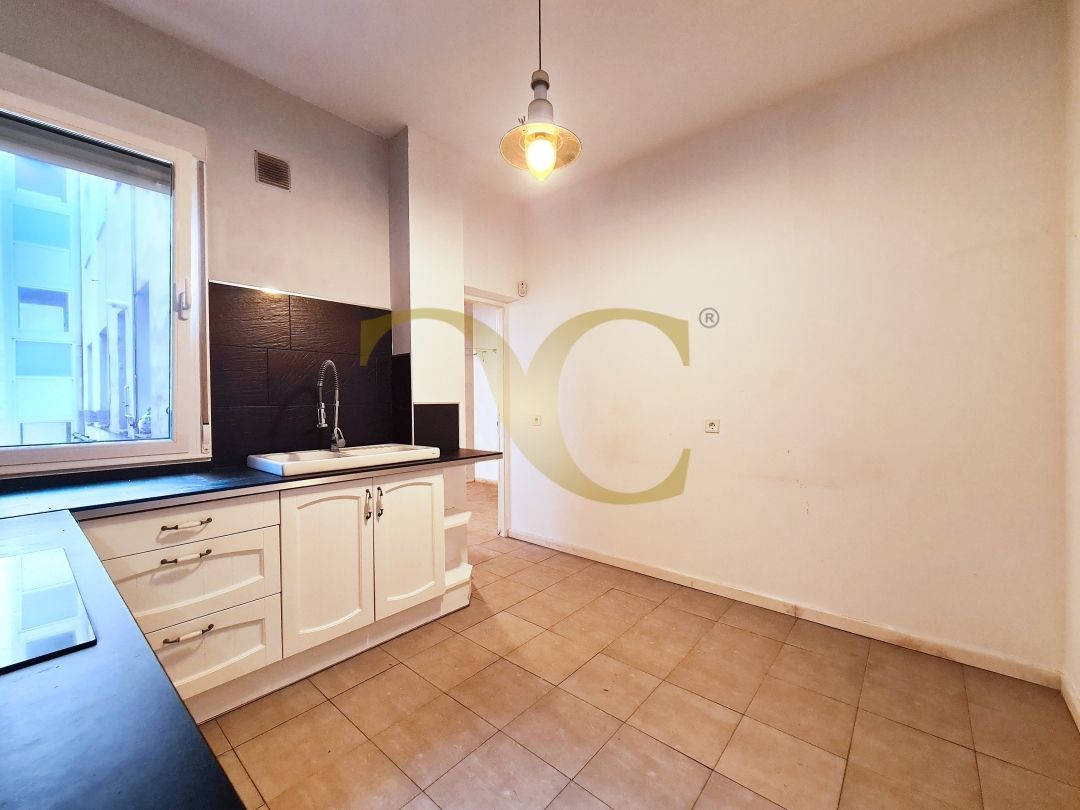 Cuina de Pis en venda en Oviedo  amb Calefacció, Parquet i Traster