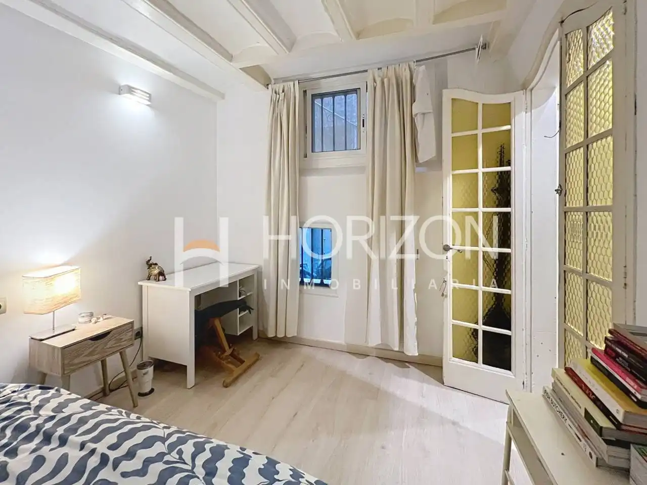 Dormitori de Apartament en venda en Barcelona amb Aire condicionat, Calefacció i Moblat