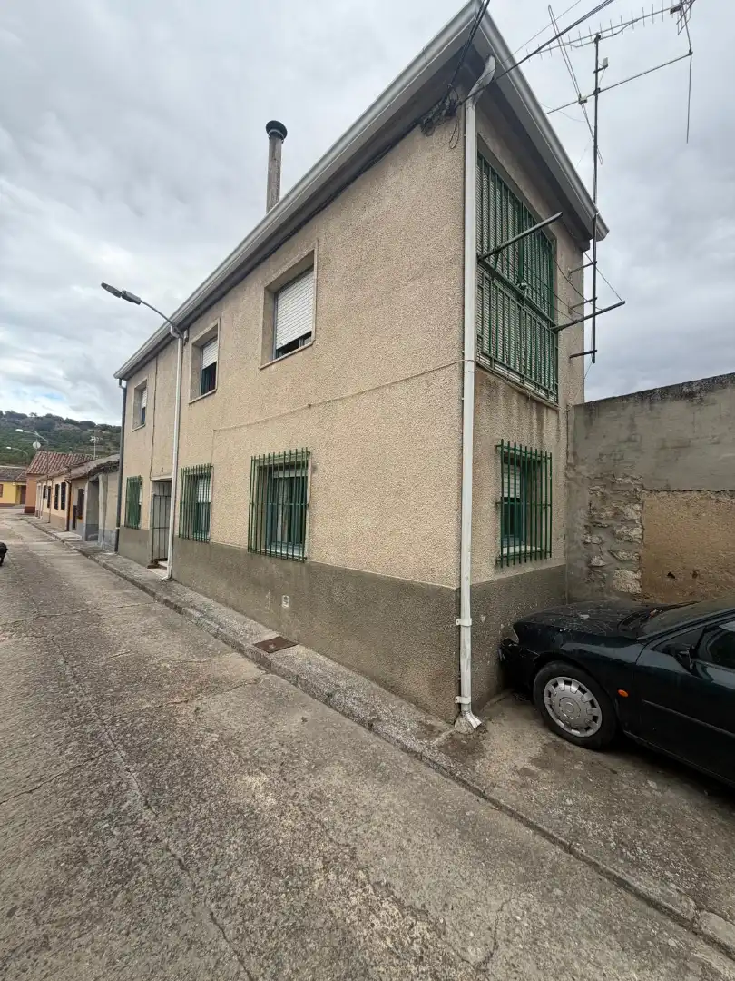 Vista exterior de Finca rústica en venda en Megeces amb Terrassa, Traster i Moblat