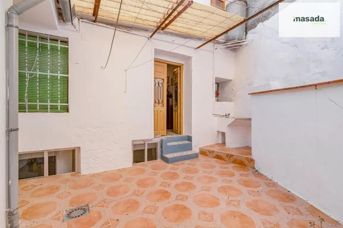Casa adosada en venta en Montefrío